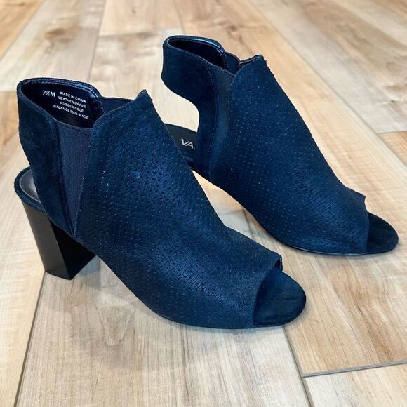 Vaneli Peep Toe Booties Heel Sandal Black Leather Size 7.5 - Picture 2 of 13